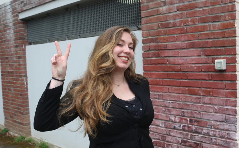 Dans son nouveau single, Ellea est « loin d&rsquo;ici »